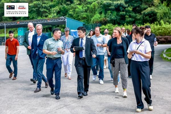 助力女篮亚洲杯！国际篮联莅临百岁山生产基地 