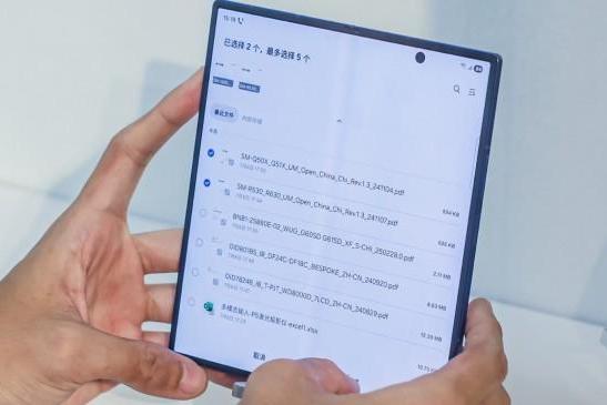 AI伙伴新鲜升级 Bixby能听会看懂的更多 