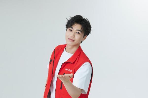 95后纪录片导演转型做京东青春采销，单场直播狂揽1.8亿交易额 
