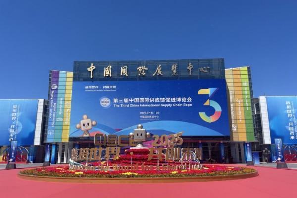 世界首款自动变焦眼镜亮相链博会：突破视力障碍，共享清晰未来 