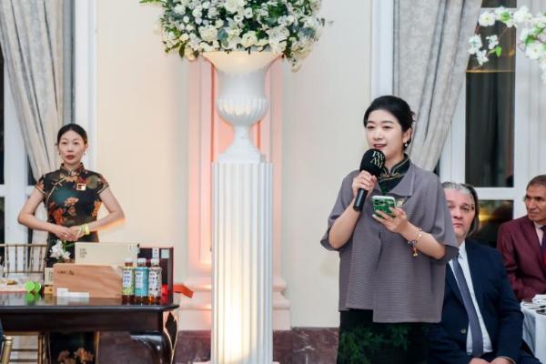 小罐茶携“茶枝纹”闪耀国际舞台，演绎新时代中国茶 
