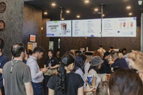 瑞幸咖啡二季度总净收入123.59亿元，超星巴克中国同期营收2倍 