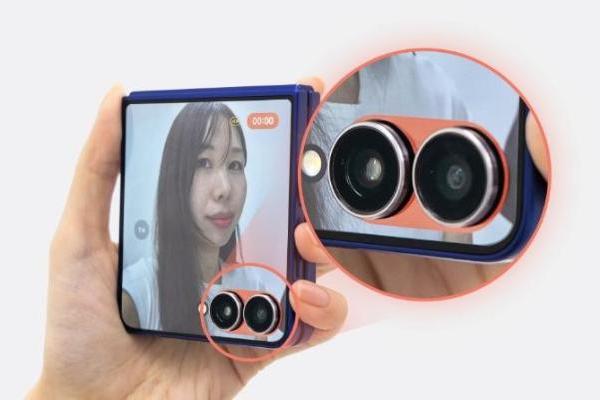 告别“求人拍照” 三星Galaxy Z Flip7让你做自己的专属创意自拍官 