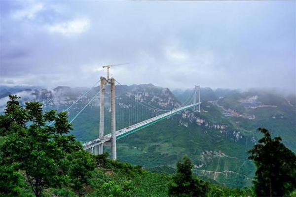 一座桥一本书，通往山的那边 