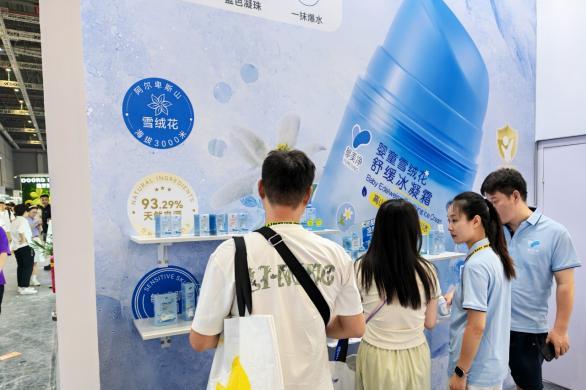 2025 CBME国际孕婴童展｜郁美净“棱角系列”新品亮相，斩获殊荣 