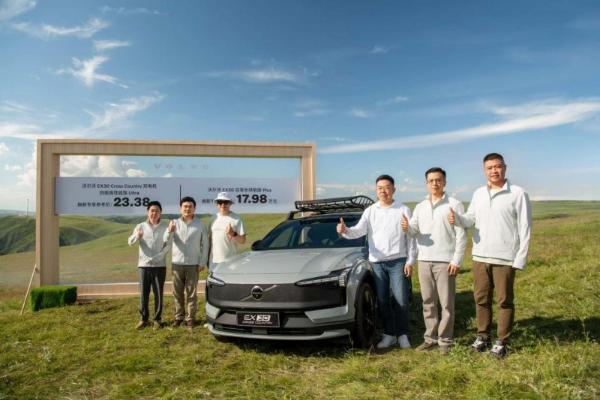 沃尔沃EX30：用北欧设计与极致安全，重新定义电动SUV 