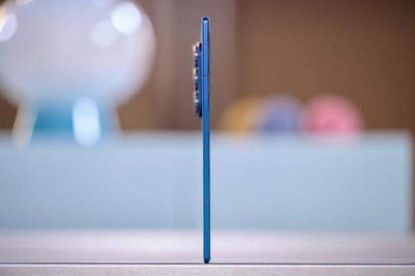 这么轻 那么薄 三星Galaxy Z Fold7折叠体验全面升级 