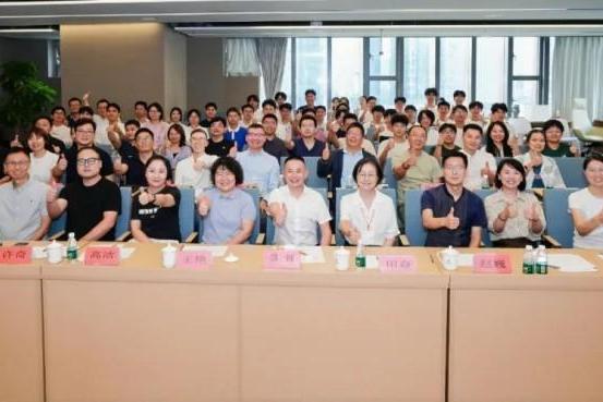 乐其创新SmallRig携手深职大：影像场景创新实践营见证学生创新实力 