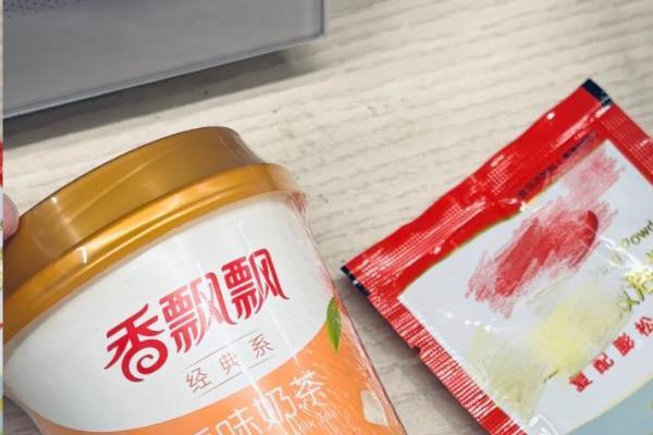 奶茶界“显眼包”！香飘飘承包年轻人的快乐 
