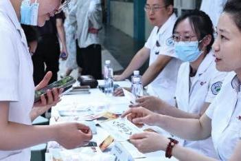 破界・守责，解码巨子生物的创新生长逻辑与社会责任图谱 