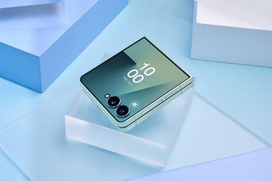 轻薄便携 智慧赋能 三星Galaxy Z Flip7引领小折叠体验进化 