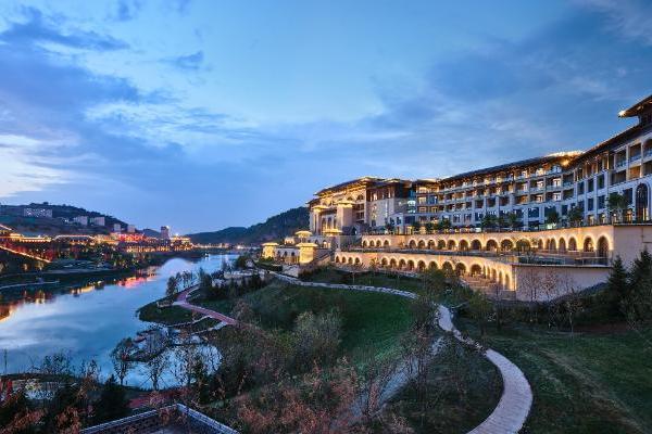 延安万达美华酒店荣登抖音好评榜首 红街湖畔缔造避暑度假新标杆 