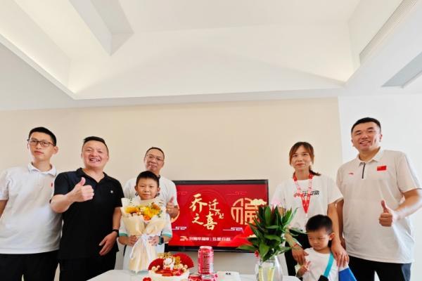 最佳雇主安踏集团迎超千名校招生入职 全方位关怀提升幸福感
