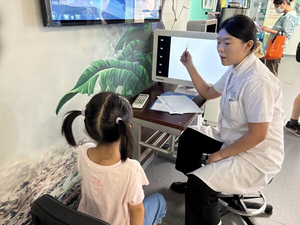 大明眼健康科普馆举办爱眼护眼活动 