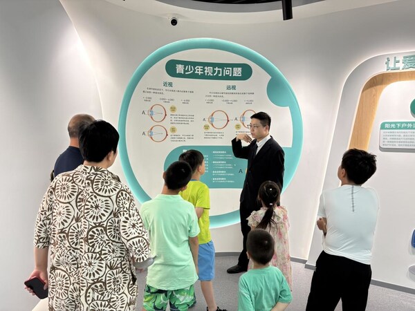 大明眼健康科普馆举办爱眼护眼活动 