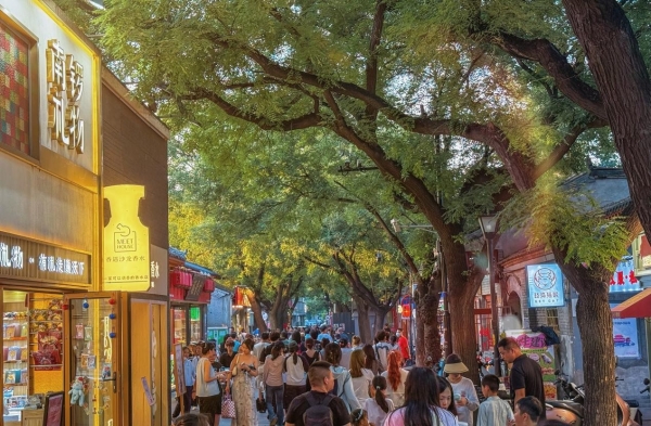 口渴才喝水？错！假期出游补水也要带 “电”
