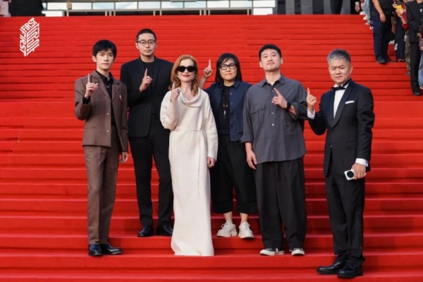 揭秘FIRST电影节后台：明星大咖人手一杯长城葡萄酒！ 