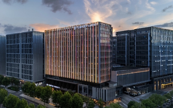 万达生活方式酒店盛夏绽放，多城新店诠释在地文化旅居新体验 