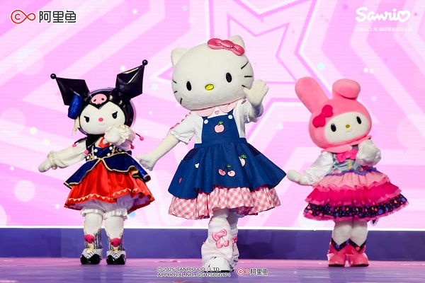 2025三丽鸥天猫超级品牌日打造3000㎡痛街，和Hello Kitty、美乐蒂、酷洛米秀在一起！ 