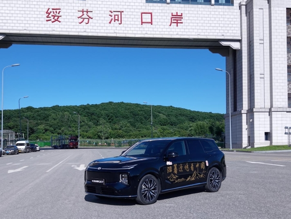长安启源Q07化身学习强国《沿着边境看中国》摄制组“全能搭档” 