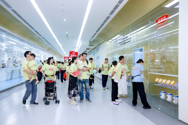 金领冠首届粉丝节“超凡宝宝欢聚日”圆满落幕，百组家庭共赴超凡之旅 