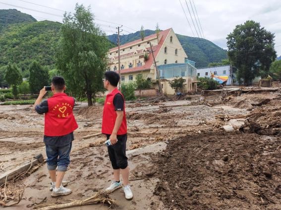 华安保险甘肃分公司24小时值守榆中灾区，流动服务车筑起“理赔前哨”