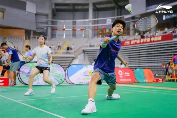2025李宁杯羽毛球双打邀请赛呼和浩特站燃情挥拍 高原青城掀起双打热浪