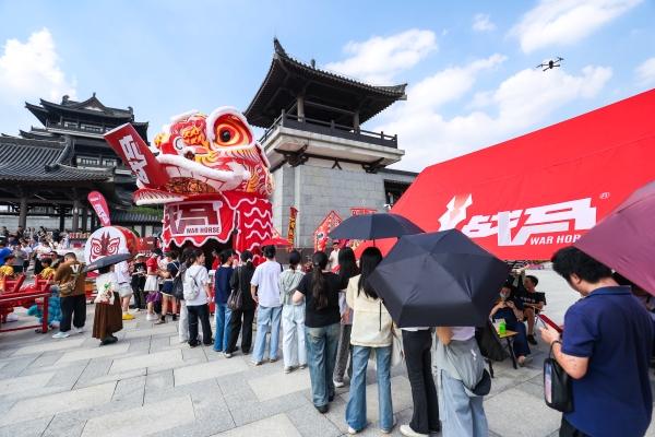 战马新装亮相第九届广州青少年醒狮表演赛 