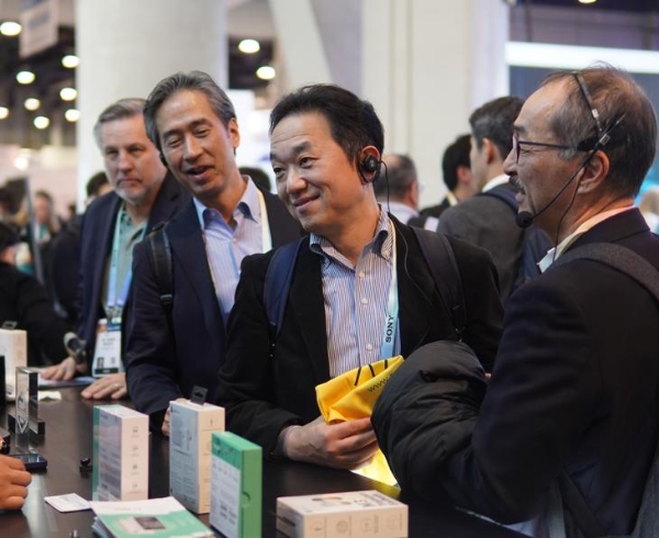 不用学习语言？时空壶 X1 AI同声传译器展现技术突破背后的变革逻辑
