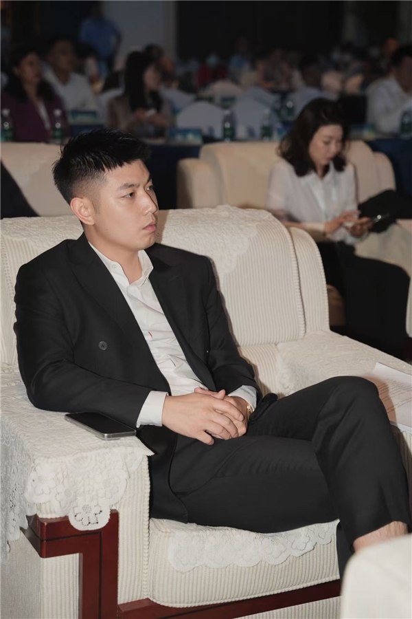 尹震铎亮相太阳岛企业家年会，中惠地热“创二代”接力南方清洁供暖  