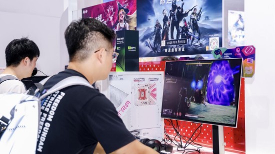 三星显示器参展2025 ChinaJoy，以技术创新与生态共建引领沉浸式电竞新时代 