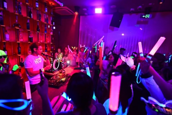 火锅蹦迪两不误：海底捞用"音乐锅"打开Z世代深夜社交新次元 