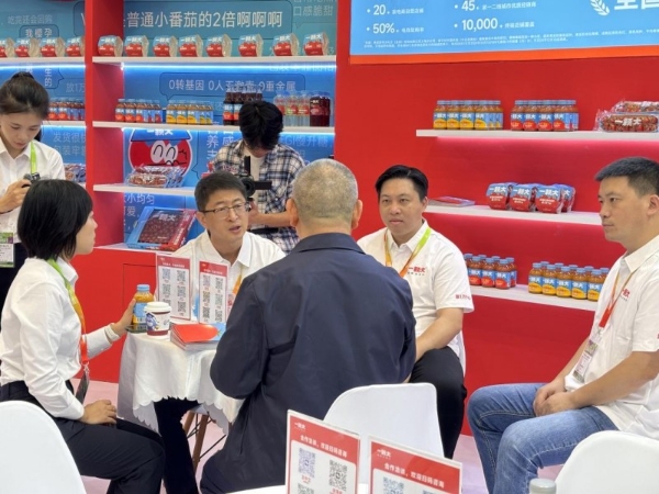 一颗大™强势亮相2025中国国际水果展，首日签约超预期 