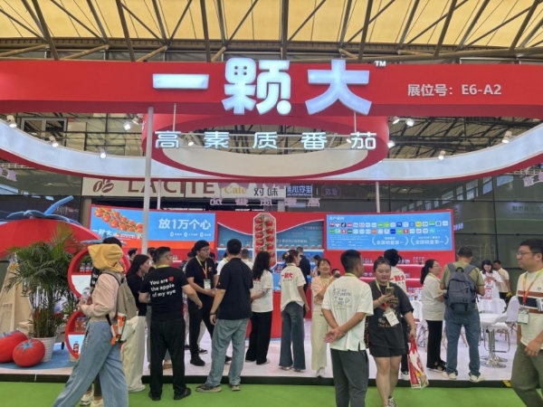 一颗大™强势亮相2025中国国际水果展，首日签约超预期 