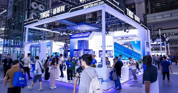 德明利亮相ELEXCON 2025，荣获"年度AI市场领军企业奖" 