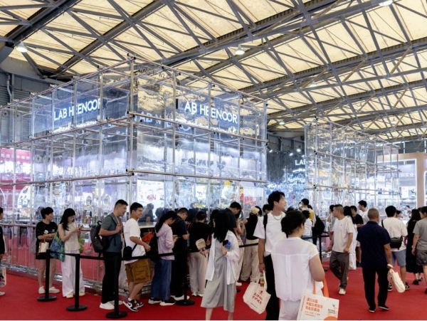 让创意落地：LAB HEENOOR在上海百货展构建“无限现实” 