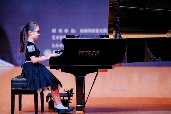 廖明飞设立音乐奖学金 助力学生奏响维也纳金色大厅 