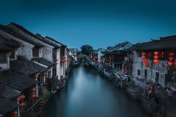 万达生活方式酒店盛夏绽放，多城新店诠释在地文化旅居新体验 