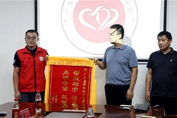 九年长跑，“十分关爱”：小糊涂仙酒业集团助学公益之路 