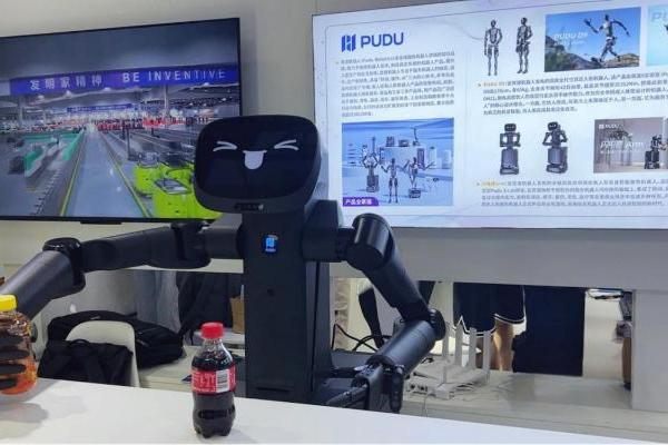 普渡机器人闪耀2025世界机器人大会，全形态具身智能产品矩阵震撼首秀 