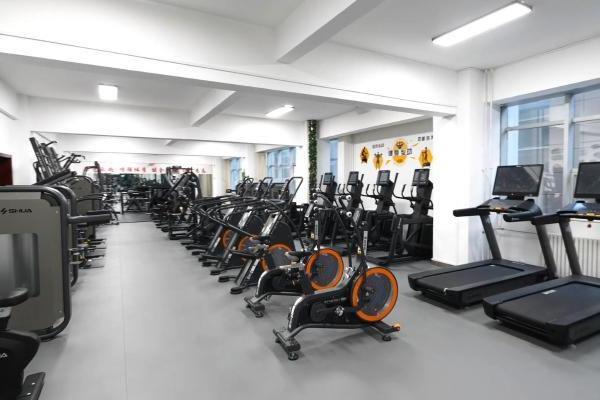 内蒙古高校的“健身密码”：舒华体育因地定制打造专业级智能健身房 