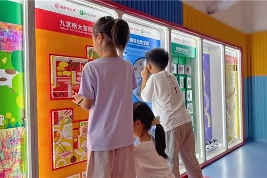斑马百科登录海底捞1300+门店 科普知识随餐而至