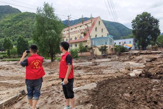 华安保险甘肃分公司24小时值守榆中灾区，流动服务车筑起“理赔前哨”