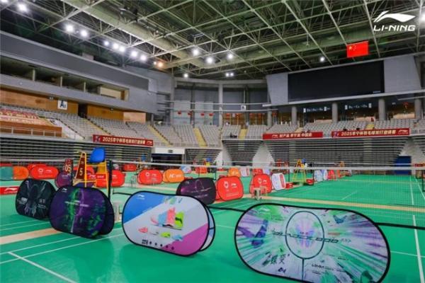 2025李宁杯羽毛球双打邀请赛呼和浩特站燃情挥拍 高原青城掀起双打热浪