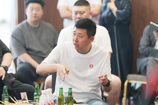 “东北焰启，串连中国”中国烧烤企业发展论坛召开，全国大咖论道烧烤未来 
