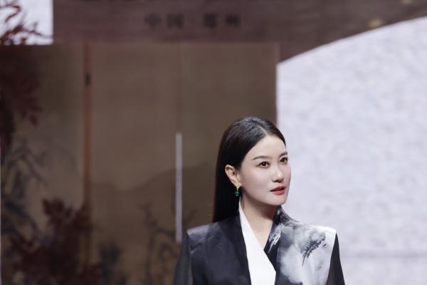 方锦龙、茅威涛、谭晶、朱洁静获2025 微博文化之夜“年度影响力艺术家”荣誉 