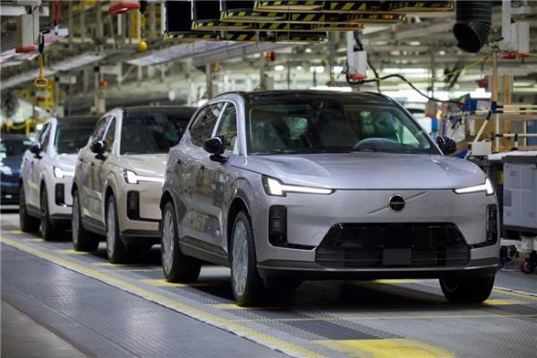 沃尔沃全新XC70正式量产下线，8月27日即将开启预售 