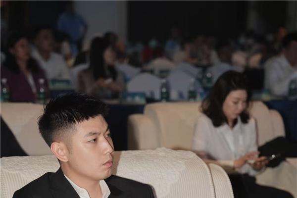 尹震铎亮相太阳岛企业家年会，中惠地热“创二代”接力南方清洁供暖  