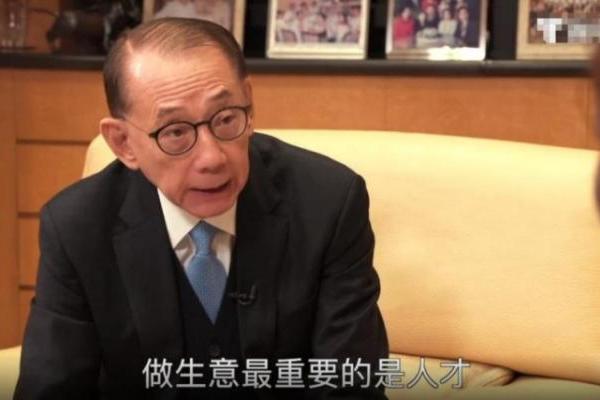 英皇创始人杨受成的“宠员工”三件套，这谁扛得住诱惑呀！ 