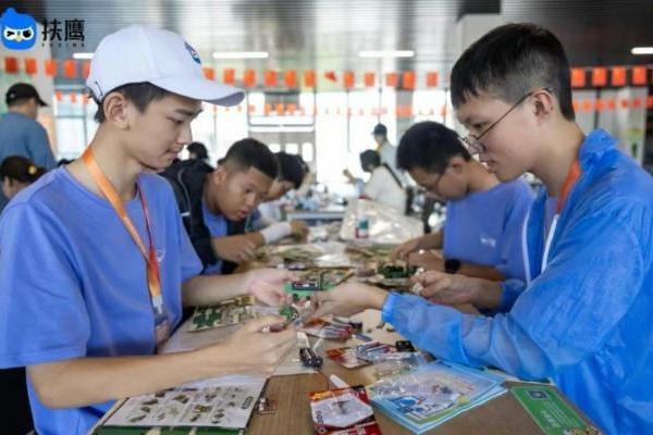 扶鹰教育名校名企精英研学营暑期收官：多城行走课堂赋能青少年成长 